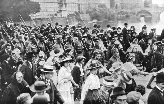 Framed Print : La Nouvelle Europe; la republique Tchecoslovaque; un retour triomphal de troupes tcheques... 1918. Creator: Unknown Framed Print : La Nouvelle Europe; la republique Tchecoslovaque; un retour triomphal de troupes tcheques... 1918. Creator: Unknown