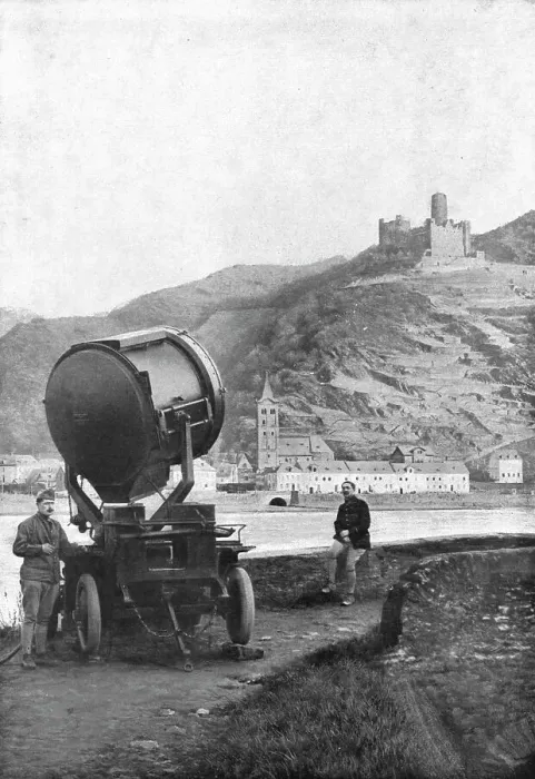 Framed Print : La Paix Victorieuse; La Garde au Rhin: Pour la garde nocturne: projecteyr francais sur... Creator: Unknown Framed Print : La Paix Victorieuse; La Garde au Rhin: Pour la garde nocturne: projecteyr francais sur... Creator: Unknown