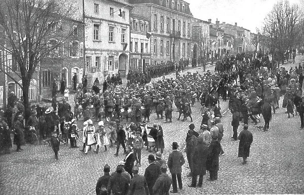 La patrie retrouvee; A Chateau-Salins, le 17 novembre: entrée de la Ire division... 1918. Creator: Unknown