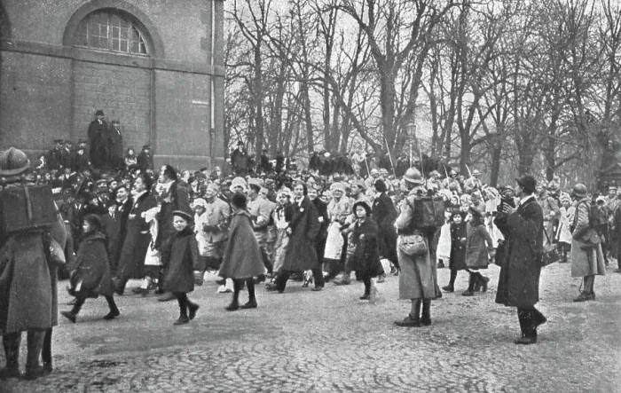 Framed Print : La patrie retrouvee; A Dieuze le 17 novembre 1918: arrivee des premiers soldats francais... 1918. Creator: Unknown Framed Print : La patrie retrouvee; A Dieuze le 17 novembre 1918: arrivee des premiers soldats francais... 1918. Creator: Unknown