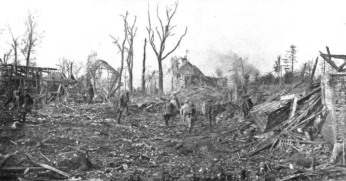 Framed Print : De la Picardie au Chemin des Dames; les troupes d'assaut americaines dans les ruines... 1918. Creator: Unknown Framed Print : De la Picardie au Chemin des Dames; les troupes d'assaut americaines dans les ruines... 1918. Creator: Unknown