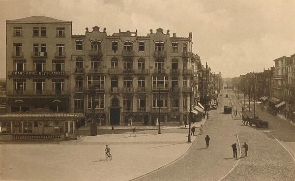 La Place Publique et l Avenue Lippens, (Town Square and Avenue Lippens), c1900