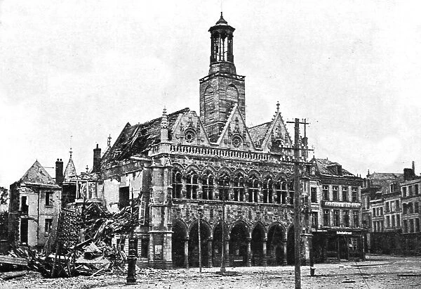 'La pression Croissante de Foch; L'etat de l'hotel de ville de Saint-Quentin, a l'entrée... 1918. Creator: Unknown