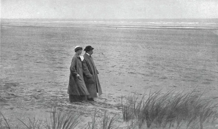 Framed Print : La reine Elisabeth et le grand poete national Emile Verhaeren, sur le dernier rivage libre... 1916 Creator: Unknown Framed Print : La reine Elisabeth et le grand poete national Emile Verhaeren, sur le dernier rivage libre... 1916 Creator: Unknown