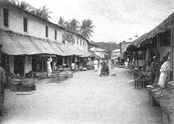 La rue commercante de Pangani; Afrique Australe, 1914. Creator: Unknown