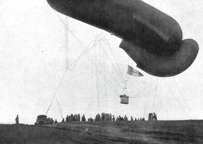 Framed Print : La Saucisse'; Le gouvernail a pris forme : le ballon s'eleve, 1916. Creator: Unknown. La Saucisse'; Le gouvernail a pris forme : le ballon s'eleve, 1916. Creator: Unknown Framed Print : La Saucisse'; Le gouvernail a pris forme : le ballon s'eleve, 1916. Creator: Unknown. La Saucisse'; Le gouvernail a pris forme : le ballon s'eleve, 1916. Creator: Unknown