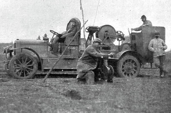 La 'Saucisse'; L'observateur et son travail. Le treuil sur automobile, 1916. Creator: Unknown. La 'Saucisse'; L'observateur et son travail. Le treuil sur automobile, 1916. Creator: Unknown