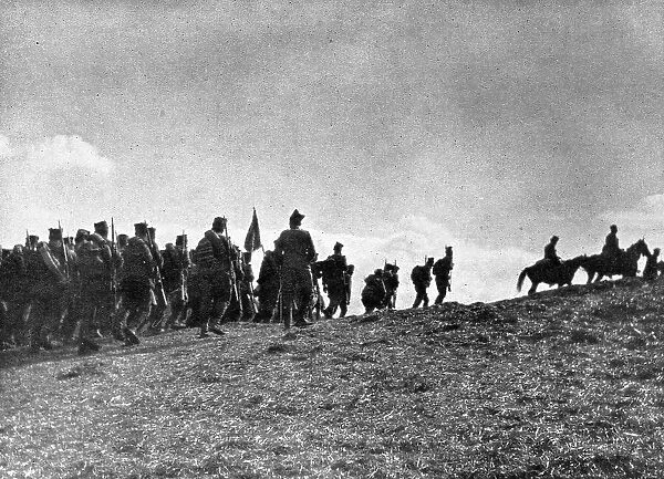 La Serbie Courageuse; Traversant le col de Goutchevo, l'armee serbe monte a l'offensive, 1914 Creator: Unknown