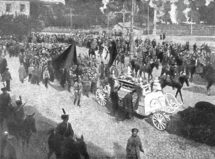 Framed Print : La terreur Rouge; Pompes boicheviques; funerailles du terroriste Ouritzky a Petrograd... 1918. Creator: Unknown Framed Print : La terreur Rouge; Pompes boicheviques; funerailles du terroriste Ouritzky a Petrograd... 1918. Creator: Unknown