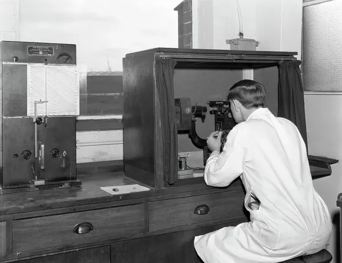 Framed Print : A lab tachnician with a Reichter Microscope at a steelworks, Sheffield, South Yorkshire, 1962 Framed Print : A lab tachnician with a Reichter Microscope at a steelworks, Sheffield, South Yorkshire, 1962