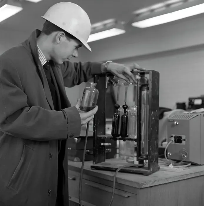Framed Print : Lab testing at the Park Gate Iron & Steel Co, Rotherham, South Yorkshire, 1964 Framed Print : Lab testing at the Park Gate Iron & Steel Co, Rotherham, South Yorkshire, 1964