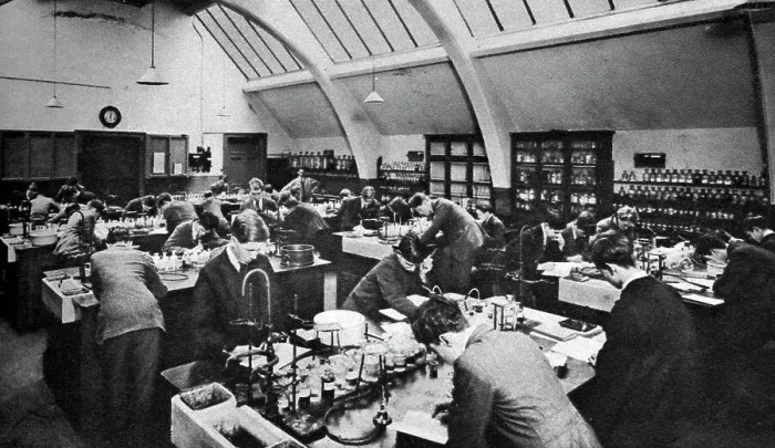 Framed Print : A laboratory in a London polytechnic, 1926-1927 Framed Print : A laboratory in a London polytechnic, 1926-1927
