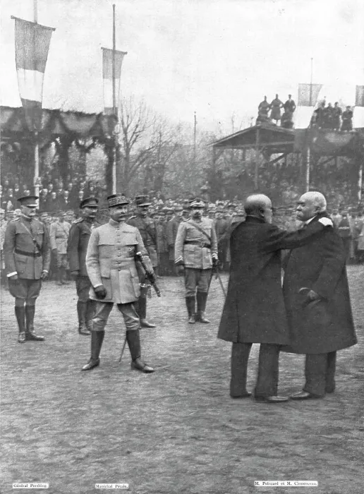 Framed Print : L'Accolade de Metz; L'emouvante etreinte des deux presidents sur l'esplanade de Metz, 1918. Creator: Unknown Framed Print : L'Accolade de Metz; L'emouvante etreinte des deux presidents sur l'esplanade de Metz, 1918. Creator: Unknown
