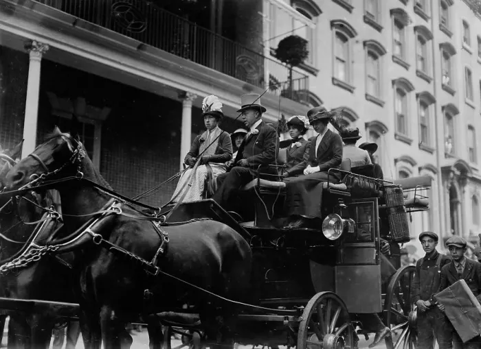 Framed Print : Ladies 4-in-hand-club [Harriet Alexander driving], between c1910 and c1915. Creator: Bain News Service