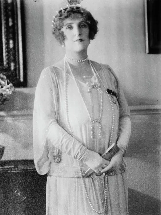 Framed Print : Lady Archibald Weigall, between c1910 and c1915. Creator: Bain News Service Framed Print : Lady Archibald Weigall, between c1910 and c1915. Creator: Bain News Service