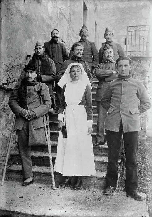Framed Print : Lady Baird & wounded at Chambery, 19 June 1918. Creator: Bain News Service. Lady Baird & wounded at Chambery, 19 June 1918. Creator: Bain News Service Framed Print : Lady Baird & wounded at Chambery, 19 June 1918. Creator: Bain News Service. Lady Baird & wounded at Chambery, 19 June 1918. Creator: Bain News Service