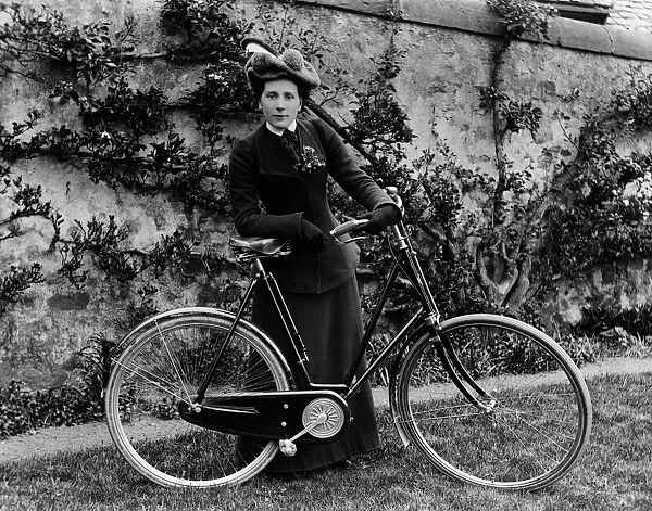 Lady Edwardian Cyclist. Creator: Unknown
