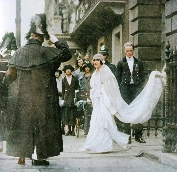 Framed Print : Lady Elizabeth Bowes-Lyon on her way to be married at Westminster Abbey, 26 April 1923, (1937). Creator: Unknown