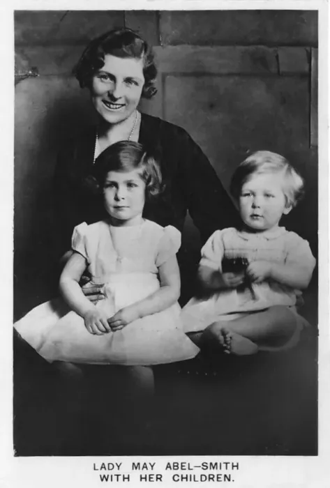 Framed Print : Lady May Abel-Smith with her Children, 1937 Framed Print : Lady May Abel-Smith with her Children, 1937