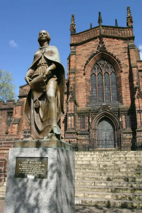 Framed Print : Lady Wulfrun statue and St Peters Church, Wolverhampton, West Midlands Framed Print : Lady Wulfrun statue and St Peters Church, Wolverhampton, West Midlands