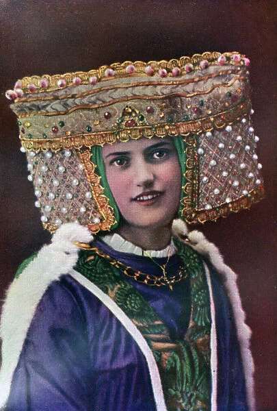 Ladys headdress, 14th century, (1910)