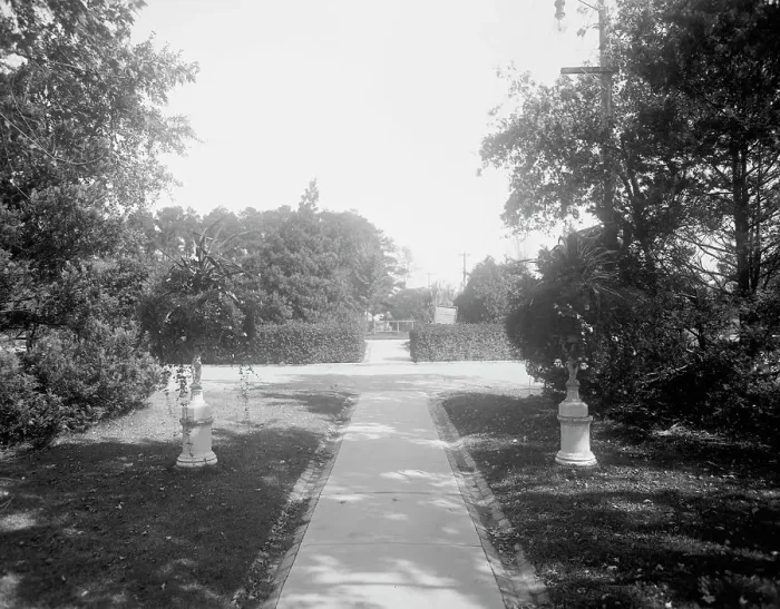 Framed Print : Lafayette Park, Norfolk, Va. c.between 1910 and 1920. Creator: Unknown Framed Print : Lafayette Park, Norfolk, Va. c.between 1910 and 1920. Creator: Unknown