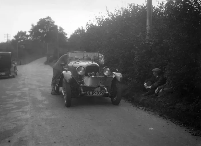 Framed Print : Lagonda taking part in the Bugatti Owners Club car treasure hunt, 25 October 1931 Framed Print : Lagonda taking part in the Bugatti Owners Club car treasure hunt, 25 October 1931
