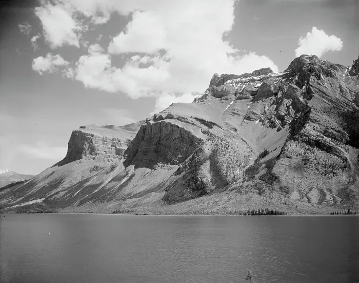 Framed Print : Lake Minnewanka, Alberta, Canada, between 1900 and 1910. Creator: Unknown Framed Print : Lake Minnewanka, Alberta, Canada, between 1900 and 1910. Creator: Unknown