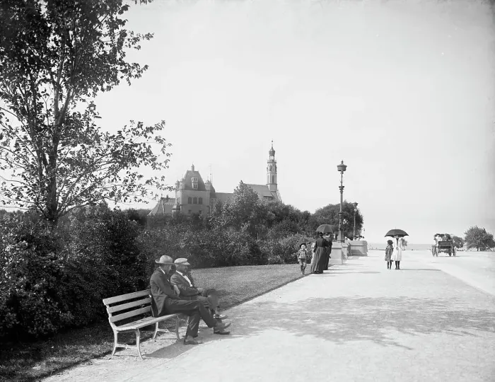 Framed Print : Lake Shore Drive, Jackson Park, Chicago, Ill. c1906. Creator: Unknown Framed Print : Lake Shore Drive, Jackson Park, Chicago, Ill. c1906. Creator: Unknown