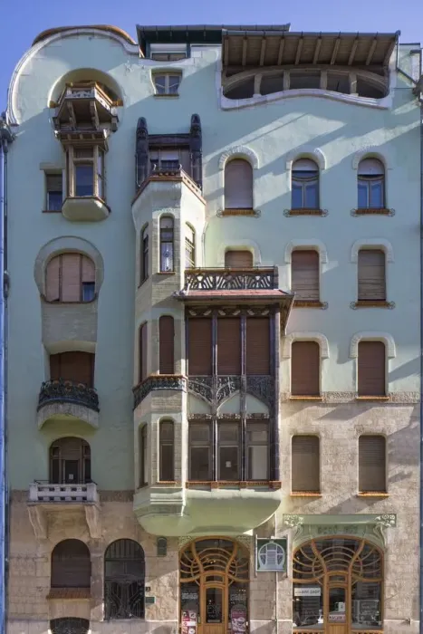 Framed Print : Lakohaz Apartment Hause, Budapest, Hungary, (1903), c2014-2017. Artist: Alan John Ainsworth