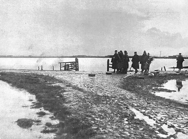 'L'Alliance avec la mer; L'inondation protectrice sur la rive gauche de l'Yser, 1914. Creator: Unknown