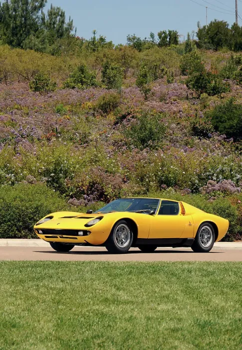 Framed Print : Lamborghini Miura p400s 1970. Artist: Simon Clay Framed Print : Lamborghini Miura p400s 1970. Artist: Simon Clay