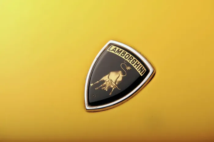 Framed Print : Lamborghini Miura p400s 1970. Artist: Simon Clay Framed Print : Lamborghini Miura p400s 1970. Artist: Simon Clay