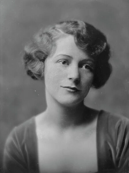 Lancaster, Rosamond, Miss, portrait photograph, 1916 or 1917. Creator: Arnold Genthe