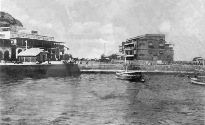 Framed Print : The Landing Stage. Aden, c1918-c1939. Creator: Unknown Framed Print : The Landing Stage. Aden, c1918-c1939. Creator: Unknown