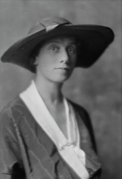 Langley, William C. Mrs. portrait photograph, 1914 June 22. Creator: Arnold Genthe