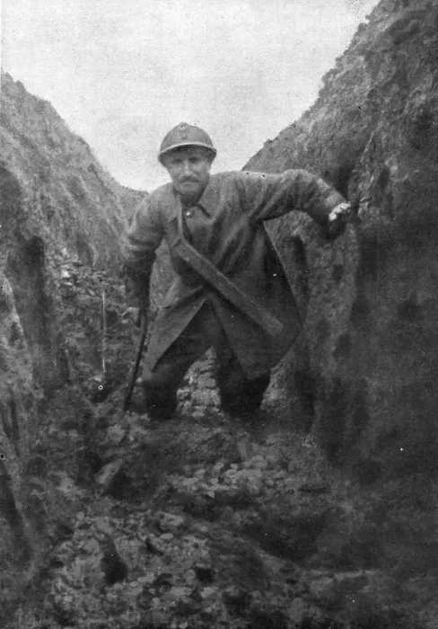 Framed Print : L'annee De Verdun; Un Autre Hiver, Les miseres du soldat: un mauvais boyau en Artois, 1915 (1924) Creator: Unknown Framed Print : L'annee De Verdun; Un Autre Hiver, Les miseres du soldat: un mauvais boyau en Artois, 1915 (1924) Creator: Unknown