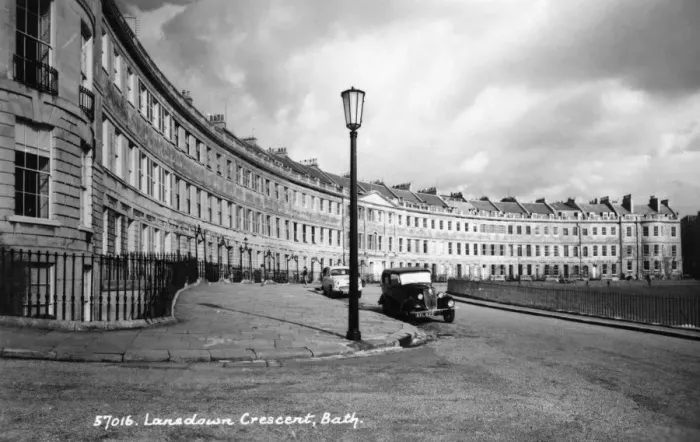 Framed Print : Lansdown Crescent, Bath, 1909. Artist: EA Sweetman & Son Ltd Framed Print : Lansdown Crescent, Bath, 1909. Artist: EA Sweetman & Son Ltd