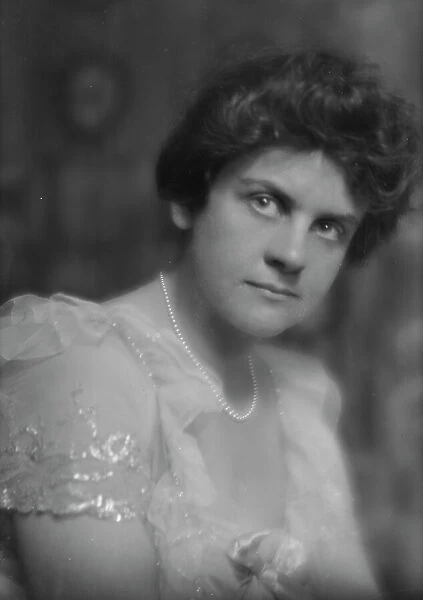 Lapham, E. Miss, portrait photograph, 1915 Feb. 16. Creator: Arnold Genthe