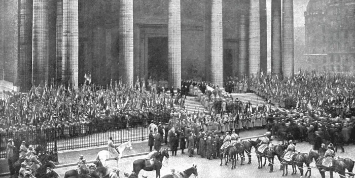 Framed Print : L'apotheose du Soldat; le 11 novembre 1920, le cercueil du Soldat, porte par huit... 1920. Creator: H Manuel Framed Print : L'apotheose du Soldat; le 11 novembre 1920, le cercueil du Soldat, porte par huit... 1920. Creator: H Manuel