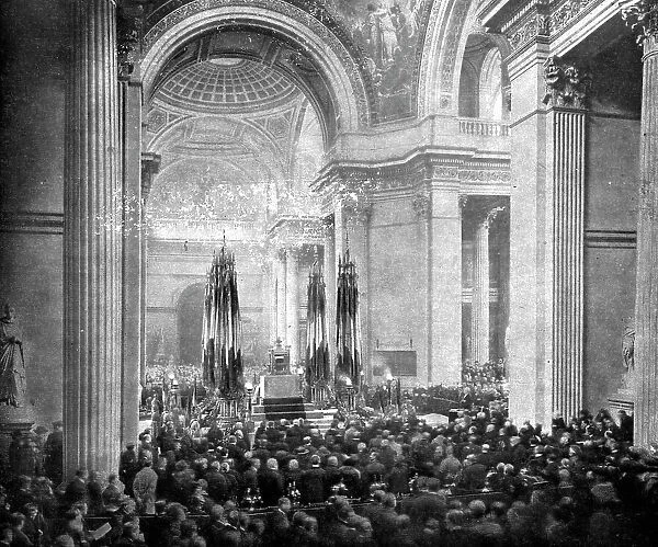 L'apotheose du Soldat; le ceremonie du Pantheon: pendant le discours du president... 1920. Creator: Unknown