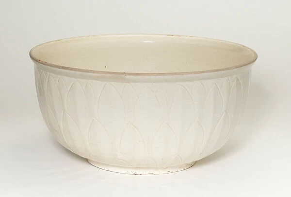Large Bowl with Lotus Scrolls (int. ) and Overlapping Petals