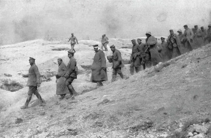 Framed Print : L'Attaque du Mont-Pertois; Prisonniers descendant les pentes du Pertois: au sommet... 1917. Creator: Unknown Framed Print : L'Attaque du Mont-Pertois; Prisonniers descendant les pentes du Pertois: au sommet... 1917. Creator: Unknown