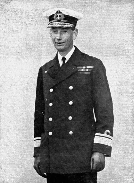 Framed Print : L'attaque navale de Zeebrugge et Ostende; Apres Zeebrugge, Le vice-amiral Roger Keyes... 1918. Creator: Unknown Framed Print : L'attaque navale de Zeebrugge et Ostende; Apres Zeebrugge, Le vice-amiral Roger Keyes... 1918. Creator: Unknown