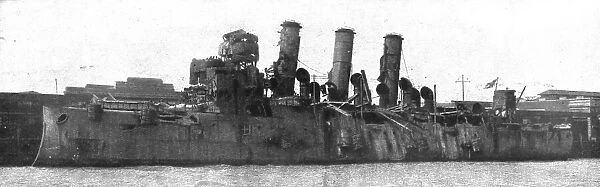 L'attaque navale de Zeebrugge et Ostende; Le 'Vindictive' revenant de Zeebrugge, 1918. Creator: Unknown. L'attaque navale de Zeebrugge et Ostende; Le 'Vindictive' revenant de Zeebrugge, 1918. Creator: Unknown