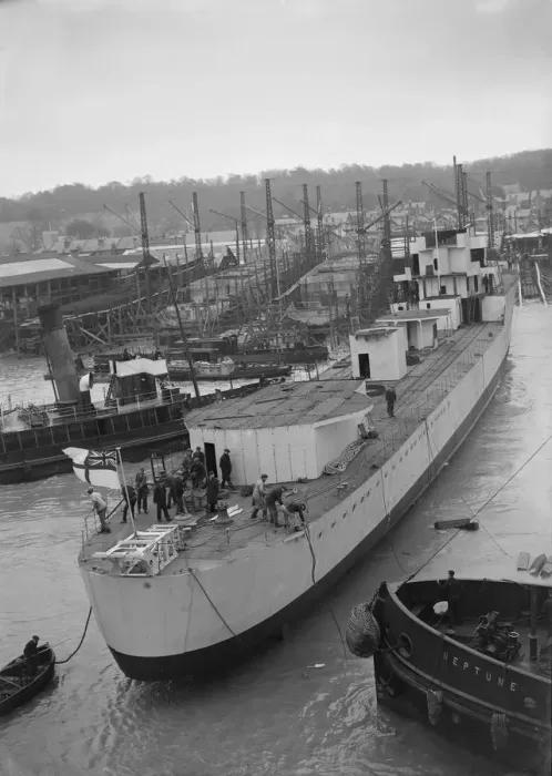 Framed Print : Launch of unknown ship at Samuel J. Whites shipyard. Creator: Kirk & Sons of Cowes Framed Print : Launch of unknown ship at Samuel J. Whites shipyard. Creator: Kirk & Sons of Cowes