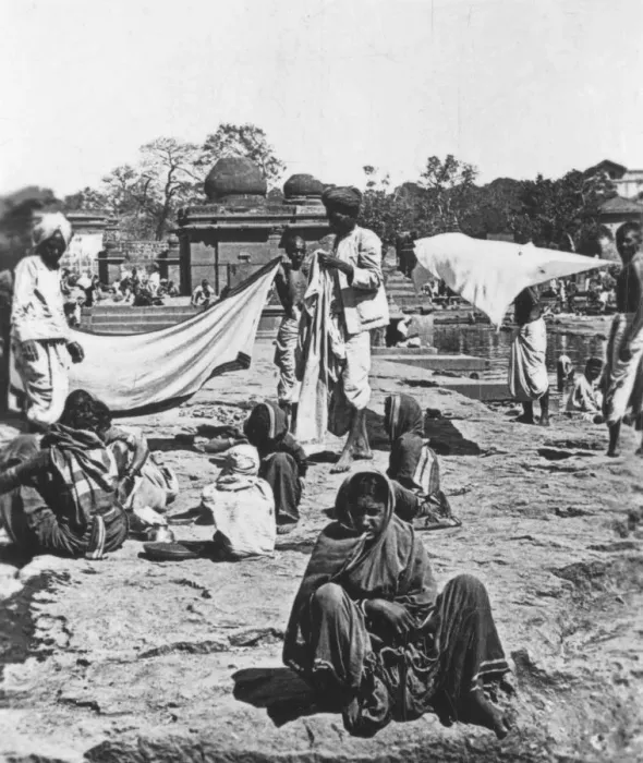 Framed Print : Laundry, India, c1927-c1929 Framed Print : Laundry, India, c1927-c1929