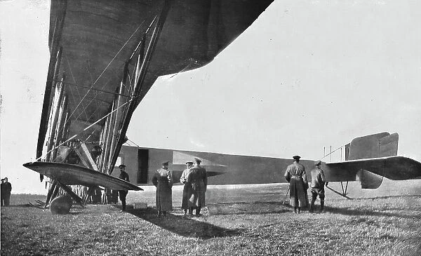 'L'aviation Russe; un avion geant Russe du type 'Ilya Mourometz', 1915. Creator: Unknown. 'L'aviation Russe; un avion geant Russe du type 'Ilya Mourometz', 1915. Creator: Unknown