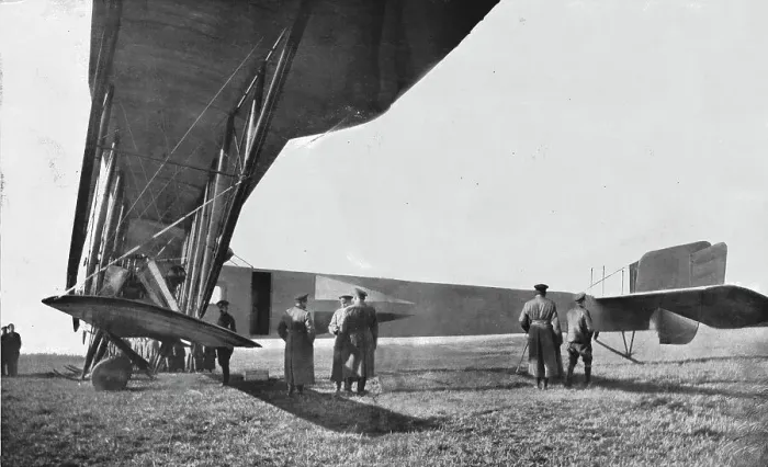 Framed Print : L'aviation Russe; un avion geant Russe du type Ilya Mourometz, 1915. Creator: Unknown. L'aviation Russe; un avion geant Russe du type Ilya Mourometz, 1915. Creator: Unknown Framed Print : L'aviation Russe; un avion geant Russe du type Ilya Mourometz, 1915. Creator: Unknown. L'aviation Russe; un avion geant Russe du type Ilya Mourometz, 1915. Creator: Unknown