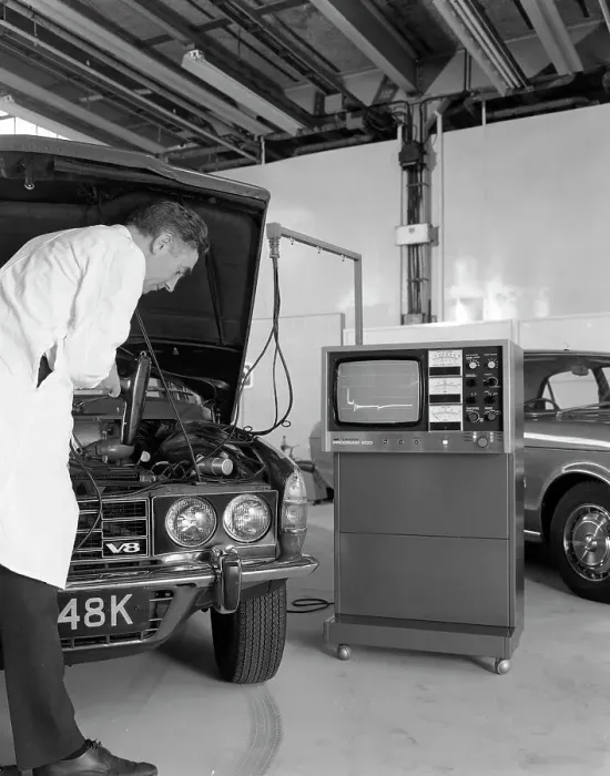Framed Print : Laycock Auto Analyser 600 being used on an early 1970s Rover V8, 1972 Framed Print : Laycock Auto Analyser 600 being used on an early 1970s Rover V8, 1972